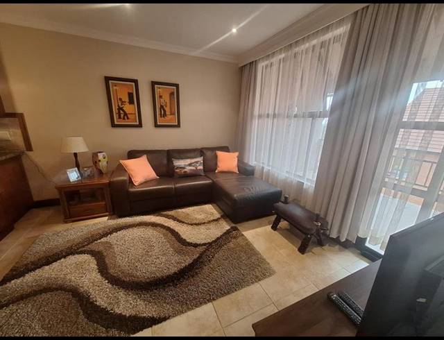 1 BEDROOM APARTMENT FOR SALE IN NEWLANDS